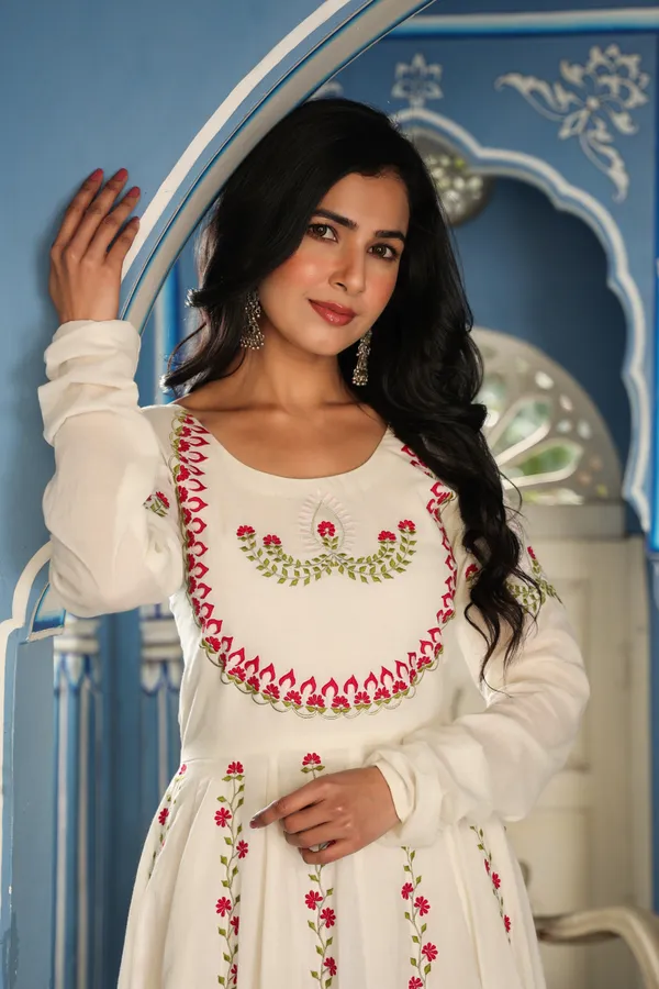White_Masakali_Embroidered_Cotton_Anarkali_For_Women