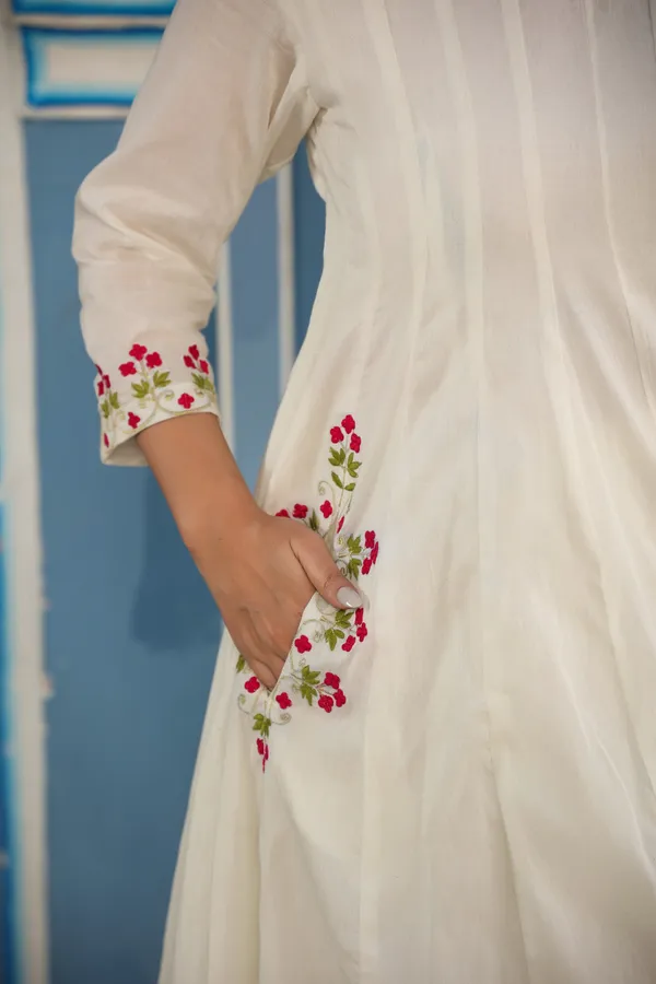 White_Masakali_Pocket_Enhanced_Cotton_Anarkali_Set_For_Women