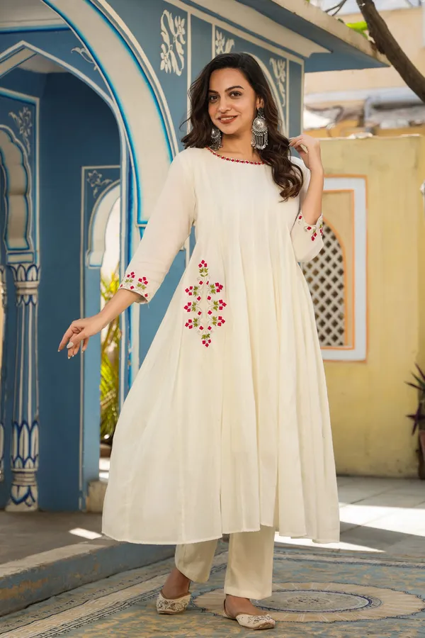 White_Masakali_Pocket_Enhanced_Cotton_Anarkali_Set_For_Women