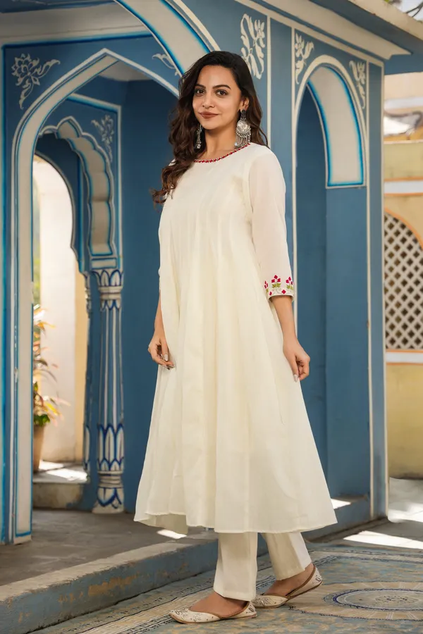 White_Masakali_Pocket_Enhanced_Cotton_Anarkali_Set_For_Women