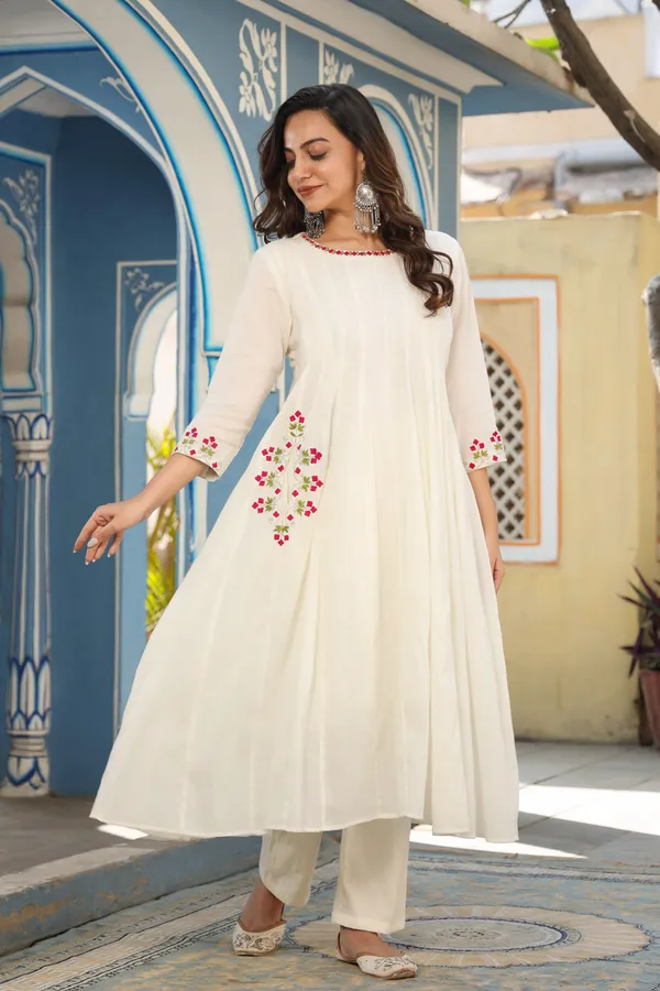 White_Masakali_Pocket_Enhanced_Cotton_Anarkali_Set_For_Women