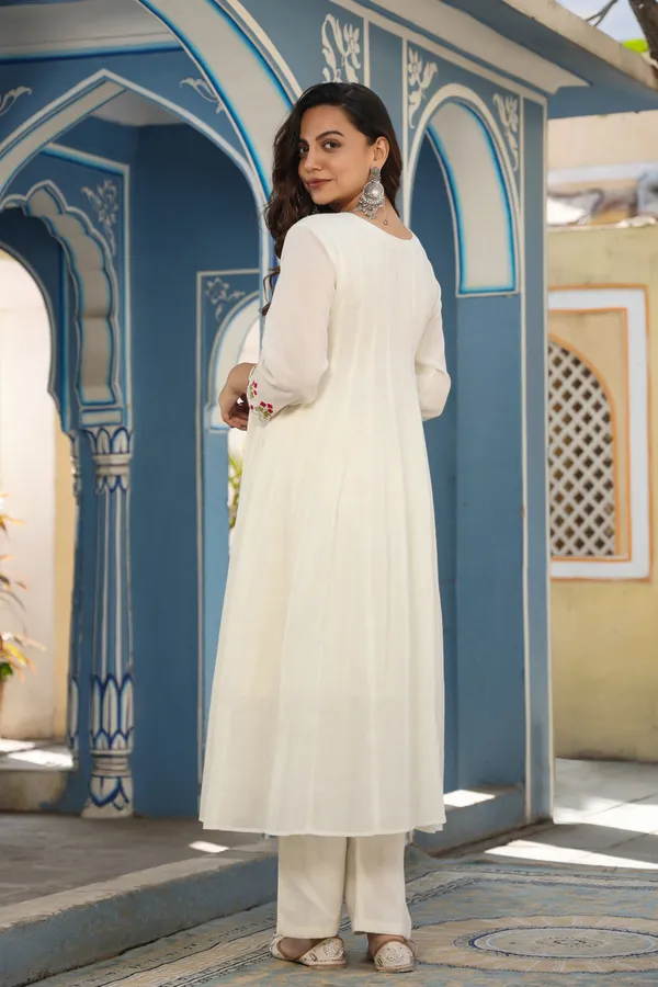 White_Masakali_Pocket_Enhanced_Cotton_Anarkali_Set_For_Women
