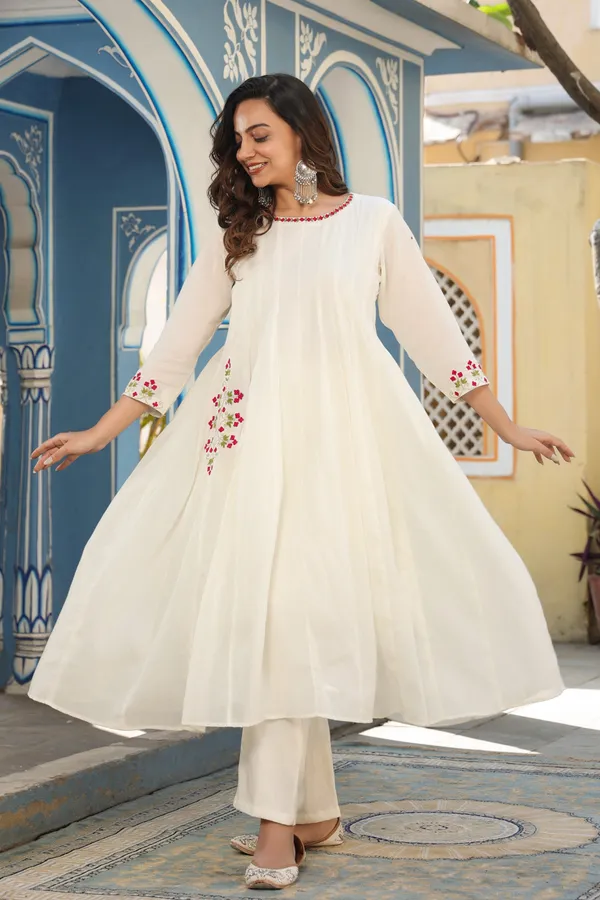 White_Masakali_Pocket_Enhanced_Cotton_Anarkali_Set_For_Women