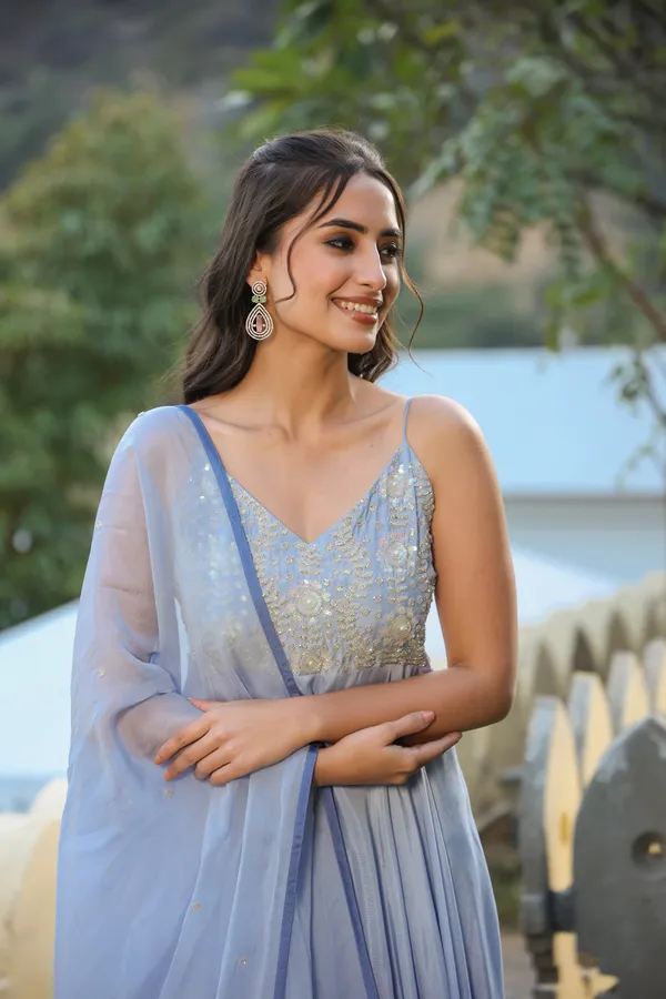 Blue_Ombre_Muslin_Gown_With_Dupatta_For_Women