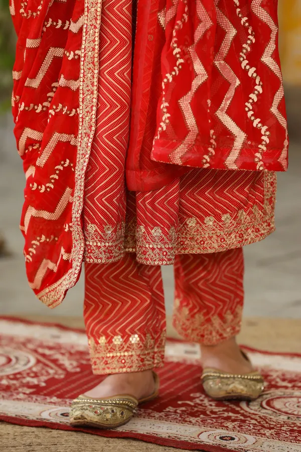 Red_Jena_Printed_Rayon_Naira_Cut_Kurta_Set_For_Women