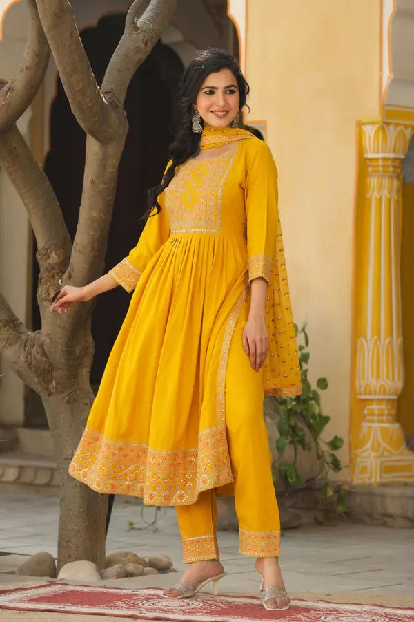 Yellow_Isbah_Printed_Rayon_Naira_Cut_Kurta_Set_For_Women