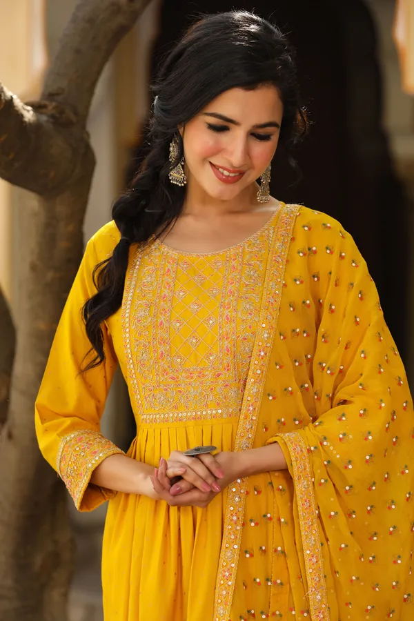 Yellow_Isbah_Printed_Rayon_Naira_Cut_Kurta_Set_For_Women