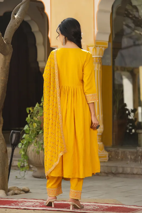 Yellow_Isbah_Printed_Rayon_Naira_Cut_Kurta_Set_For_Women