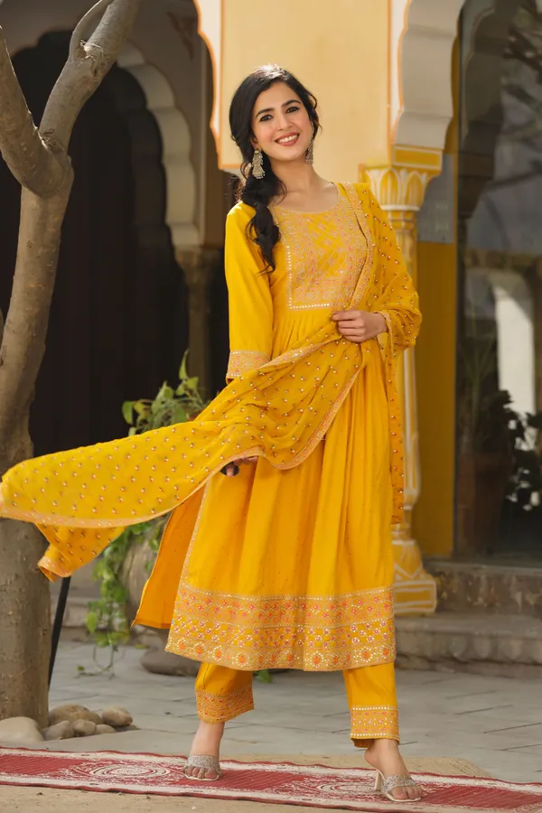 Yellow_Isbah_Printed_Rayon_Naira_Cut_Kurta_Set_For_Women