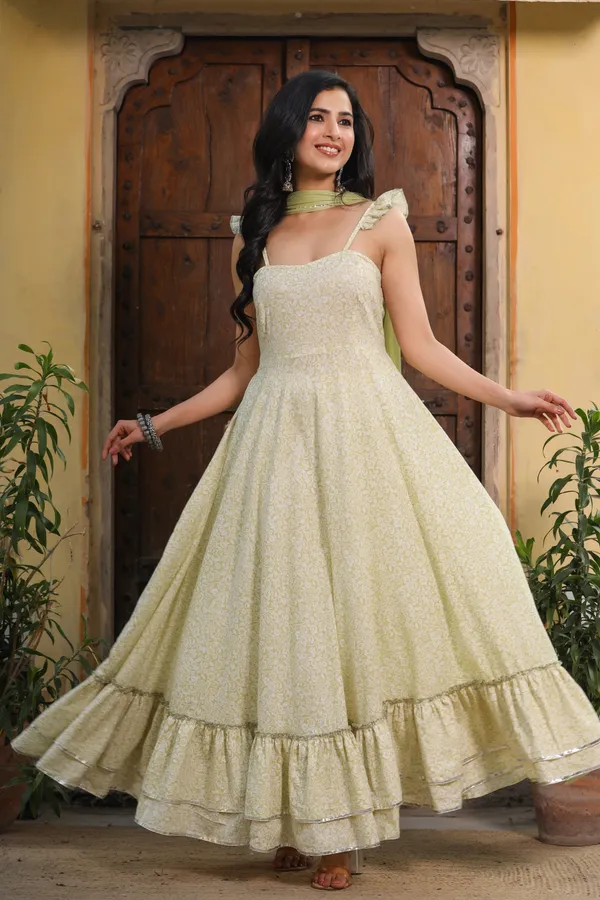 Soft_Green_Cotton_Strapless_Flared_Set_For_Women
