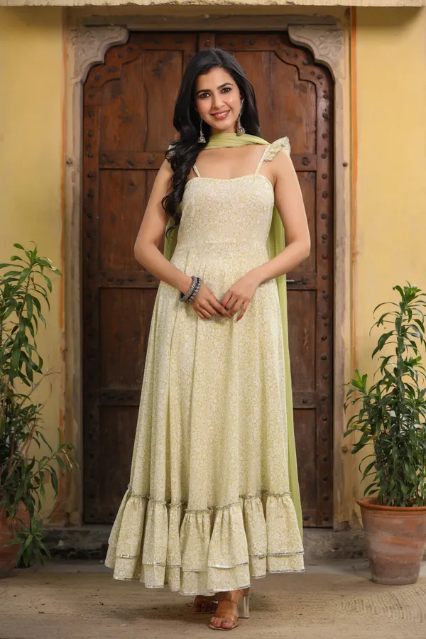Soft_Green_Cotton_Strapless_Flared_Set_For_Women