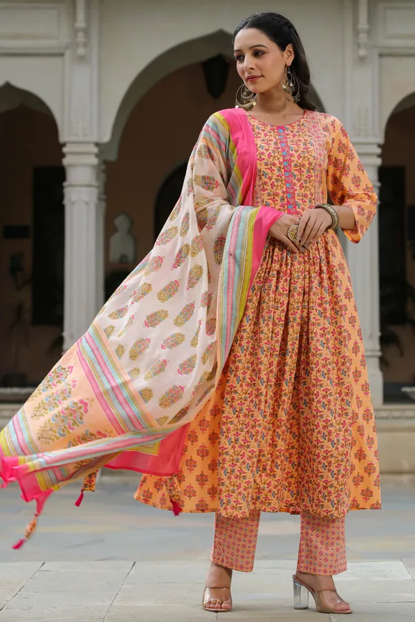 Peach_Blossom_Printed_Cotton_Suit_Set_For_Women