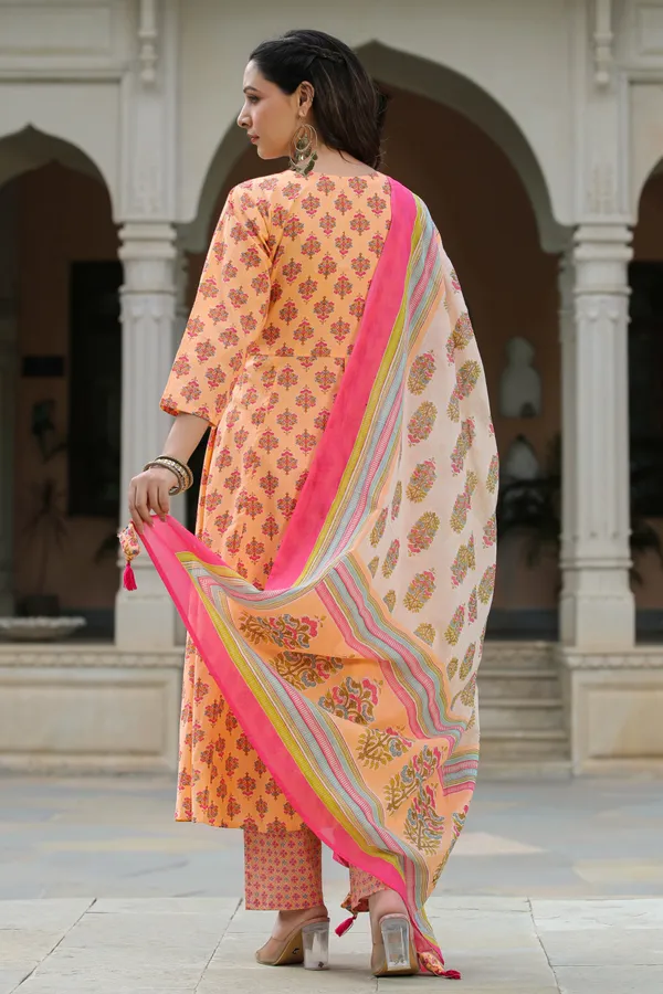 Peach_Blossom_Printed_Cotton_Suit_Set_For_Women