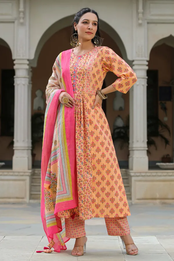 Peach_Blossom_Printed_Cotton_Suit_Set_For_Women