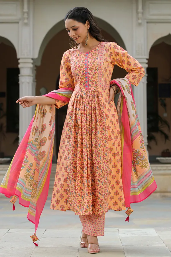 Peach_Blossom_Printed_Cotton_Suit_Set_For_Women