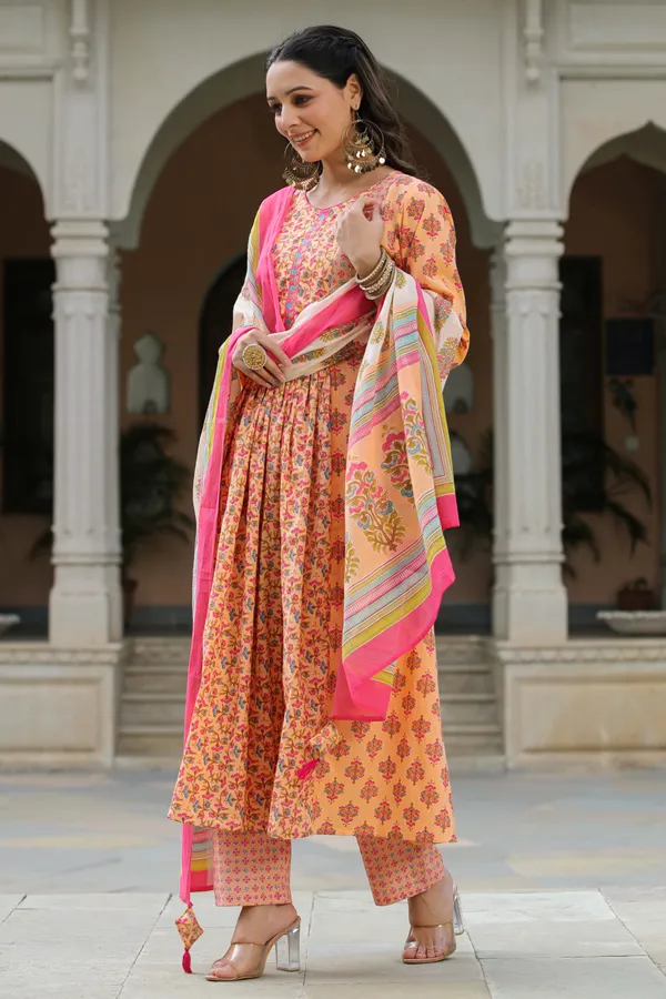 Peach_Blossom_Printed_Cotton_Suit_Set_For_Women