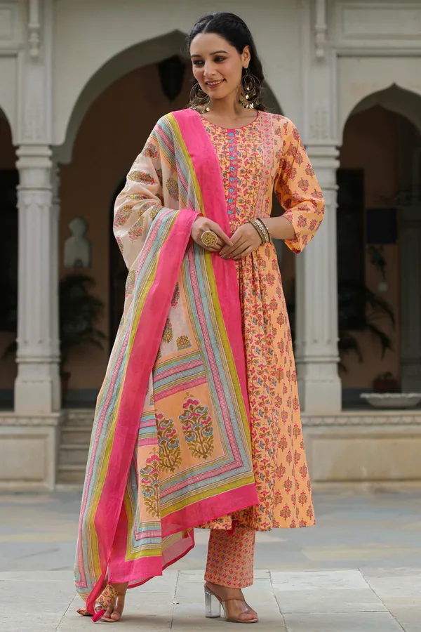 Peach_Blossom_Printed_Cotton_Suit_Set_For_Women