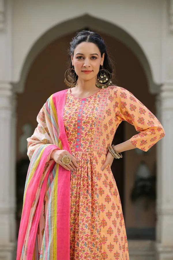 Peach_Blossom_Printed_Cotton_Suit_Set_For_Women