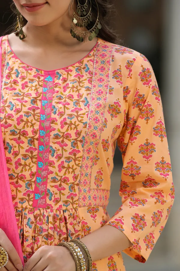 Peach_Blossom_Printed_Cotton_Suit_Set_For_Women