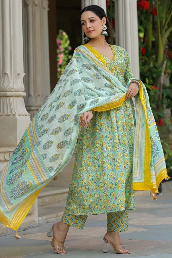 Green_Hummingbird_Printed_Cotton_Suit_Set_For_Women