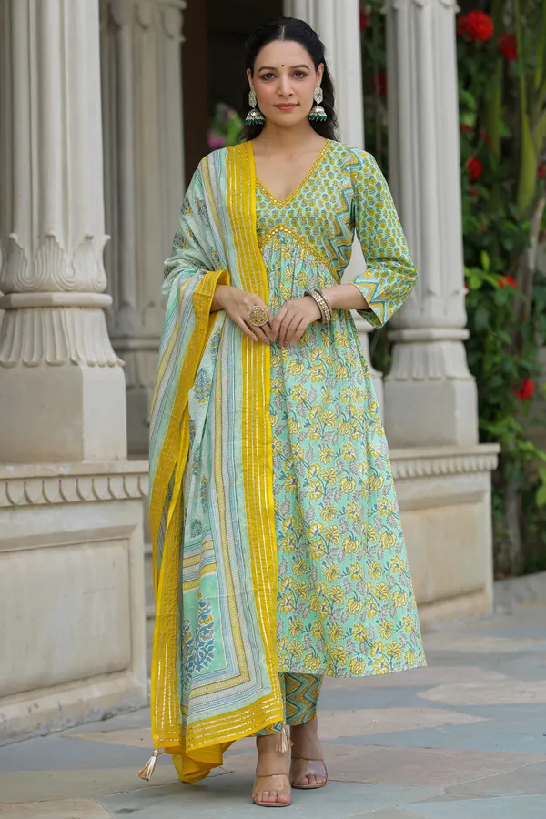 Green_Hummingbird_Printed_Cotton_Suit_Set_For_Women
