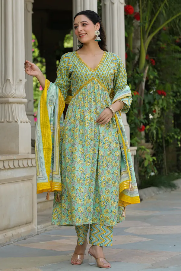 Green_Hummingbird_Printed_Cotton_Suit_Set_For_Women
