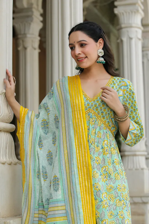 Green_Hummingbird_Printed_Cotton_Suit_Set_For_Women