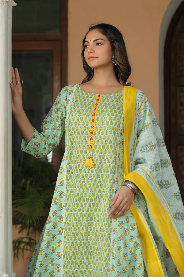 Green_Floral_Printed_Suit_Set_For_Women