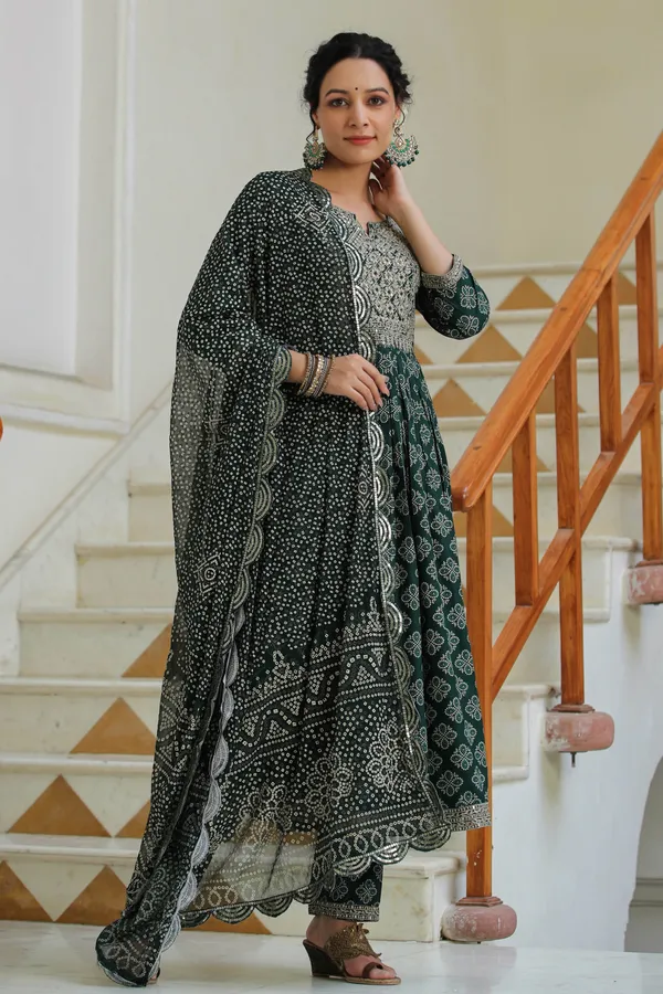 Green_Naira_Embroidered_Suit_Set_For_Women