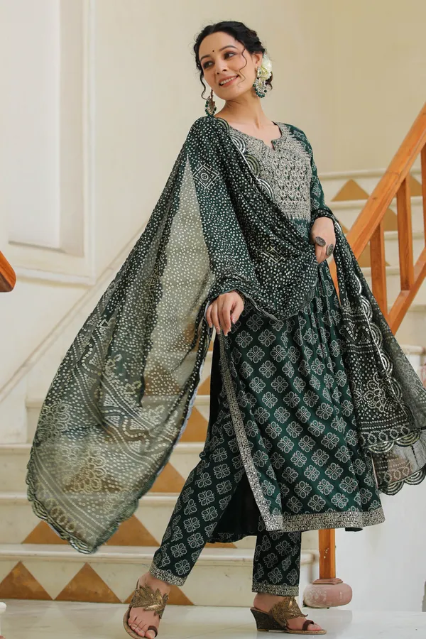 Green_Naira_Embroidered_Suit_Set_For_Women
