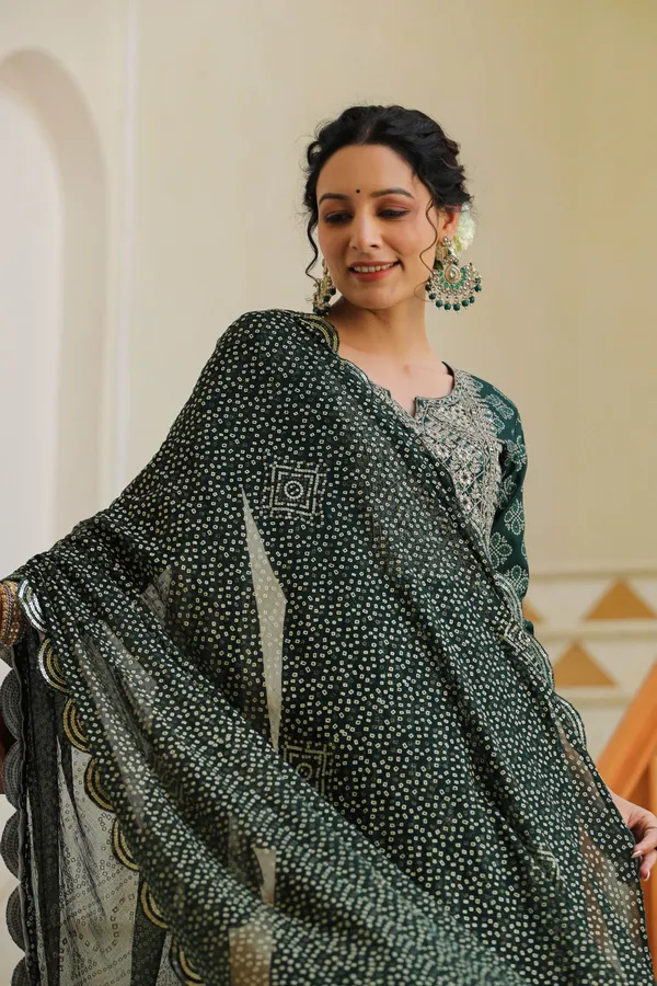 Green_Naira_Embroidered_Suit_Set_For_Women