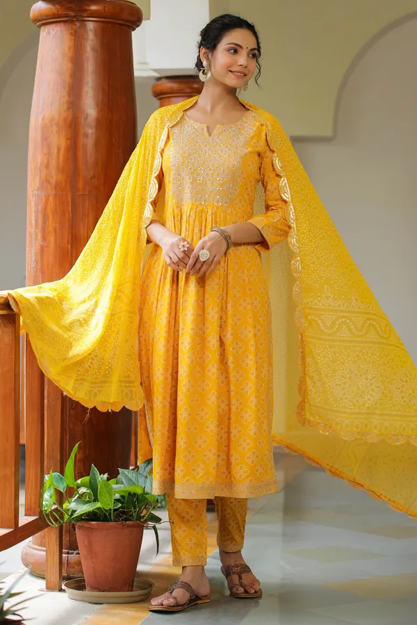 Yellow_Dandelion_Embroidered_Suit_Set_For_Women
