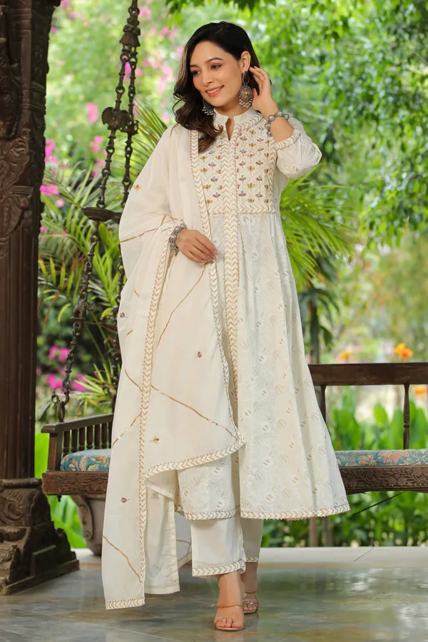 White_Embroidered_Cotton_Suit_Set_For_Women