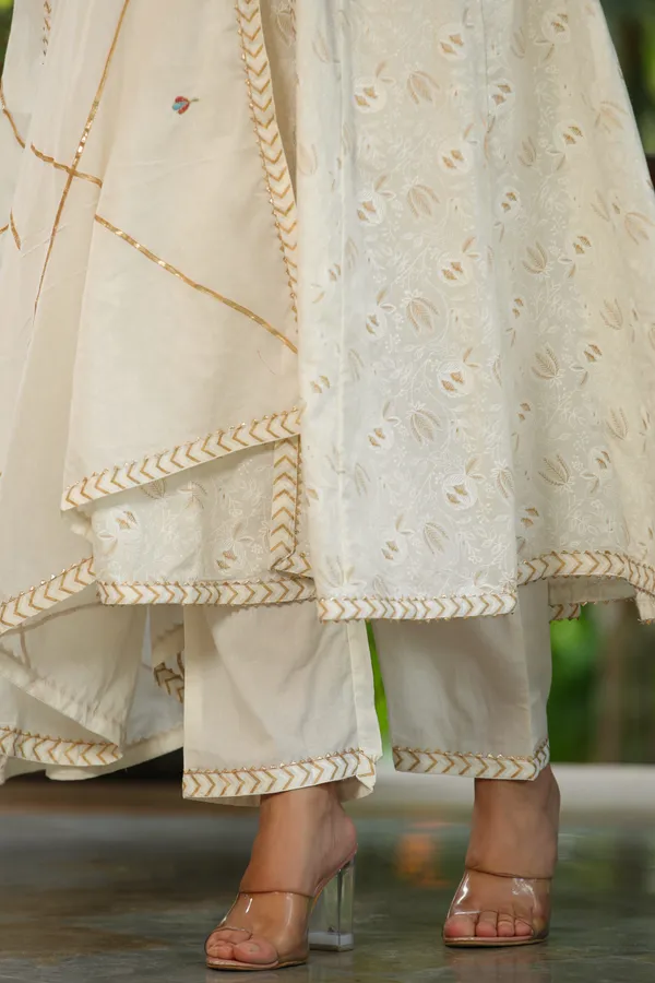 White_Embroidered_Cotton_Suit_Set_For_Women