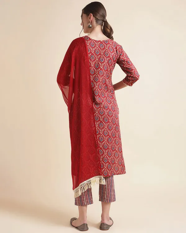 Glamorous_Cotton_Floral_Print_With_Embroidery_Kurta_Pent_And_Dupatta_Set