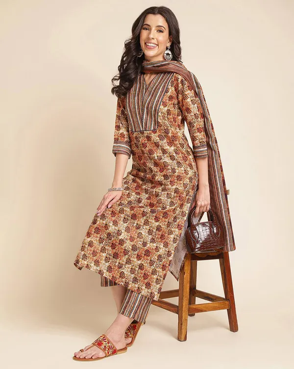 Glamorous_Cotton_Floral_Print_With_Embroidery_Kurta_Lining_Print_Pent_And_Dupatta_Set