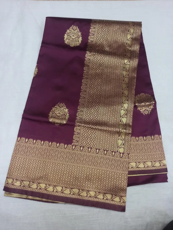 Maroon_Geometic_wowen_motif_in_Kanjivaram_Soft_Silk_Saree_with_Intricate_Brocade_and_Gold_Zari_Work_for_Women