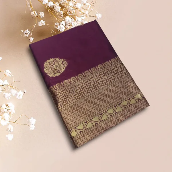 Maroon_Geometic_wowen_motif_in_Kanjivaram_Soft_Silk_Saree_with_Intricate_Brocade_and_Gold_Zari_Work_for_Women