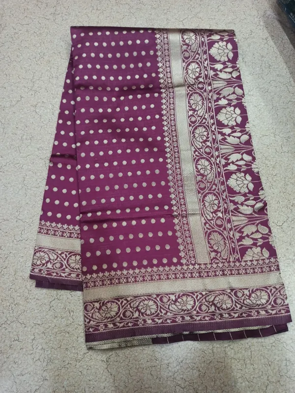 Marron_Kanjivaram_Soft_Lichi_Silk_Saree_With_with_Intricate_Brocade_and_Gold_Zari_Work_for_Women