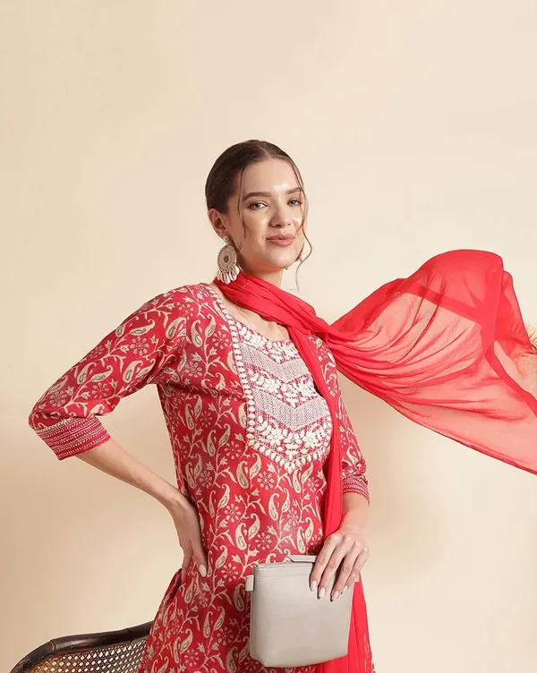 Glamorous_Cotton_Floral_Print_With_Embroidery_Kurta_Lining_Print_Pent_And_Dupatta_Set