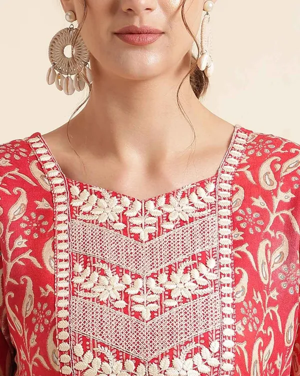 Glamorous_Cotton_Floral_Print_With_Embroidery_Kurta_Lining_Print_Pent_And_Dupatta_Set
