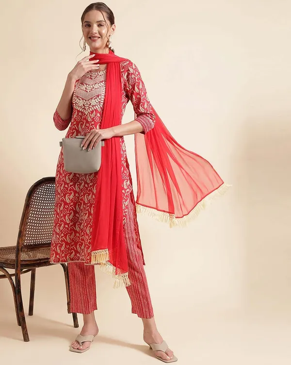 Glamorous_Cotton_Floral_Print_With_Embroidery_Kurta_Lining_Print_Pent_And_Dupatta_Set