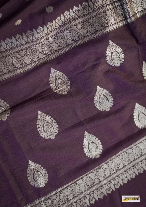 Brown_Beautiful_Handloom_Silk_Kubera_Pattu_saree_with_golden_zari_weaving_border_with_Blouse_Piece_for_Women_2025_Collection.