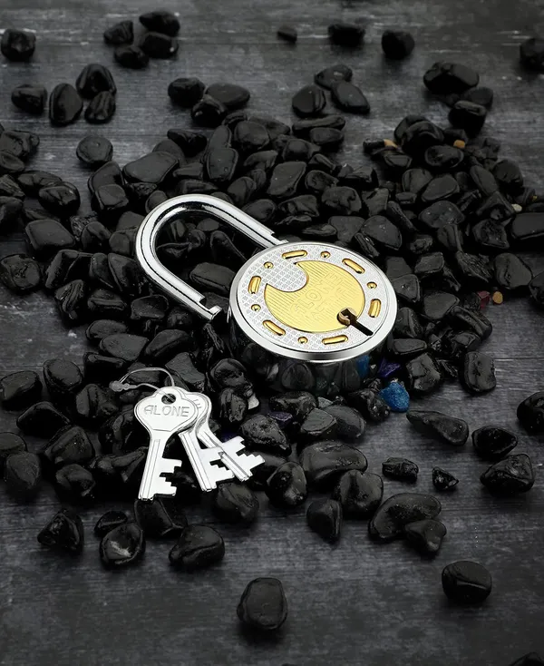 Pack_of_1_Silver_Lock_65Mm_5_Keys_Padlock_Steel_Body_Double_Locking_8_Levers_Lock_And_Keys_For_Home_Door_Gate_Shop_Shutter_Locks_Chrome_Finish_Rust_Proof