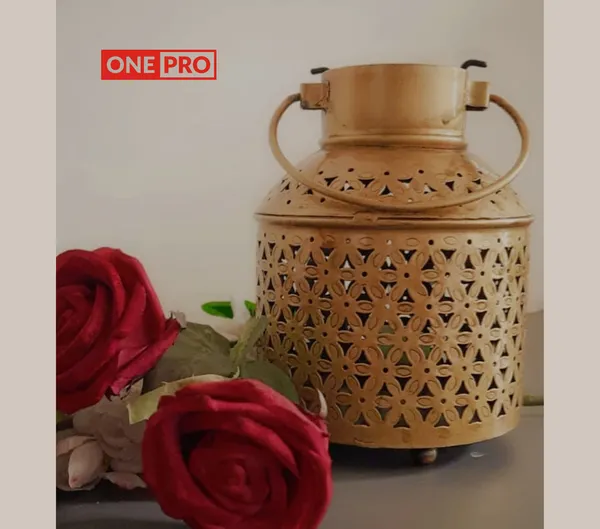 Pack_of_1_Decorative_Gold_Metal_Lantern_Candle_Holder,_Handmade_for_Parties,_Weddings,_or_Home_Decor_Table_Top_Items