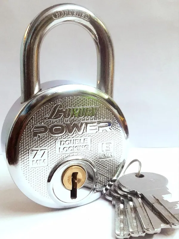 Pack_of_1_Silver_Luxury_Round_77Mm_Lock_For_Home_Gate_Shop_Shutter,_Double_Locking,_4_Keys_10_Levers,_Big_Tumbler_Padlock_Chrome.