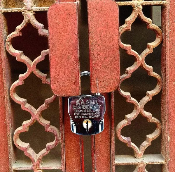 Pack_of_2_Silver_Locks_68mm_4_Keys_Raami_Atoot_Padlock_4_Locking_System_10_Drive_Technology_Lock_And_Keys_For_Home_Door_Main_Gate_Shop_Truck_Shutter_Lock_Door_Padlock_Chrome_Finish_Rust_Proof