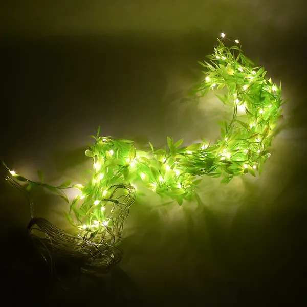 GlowLeaf_–_Hanging_LED_Vine_String_Light_(3M,_Warm_White)