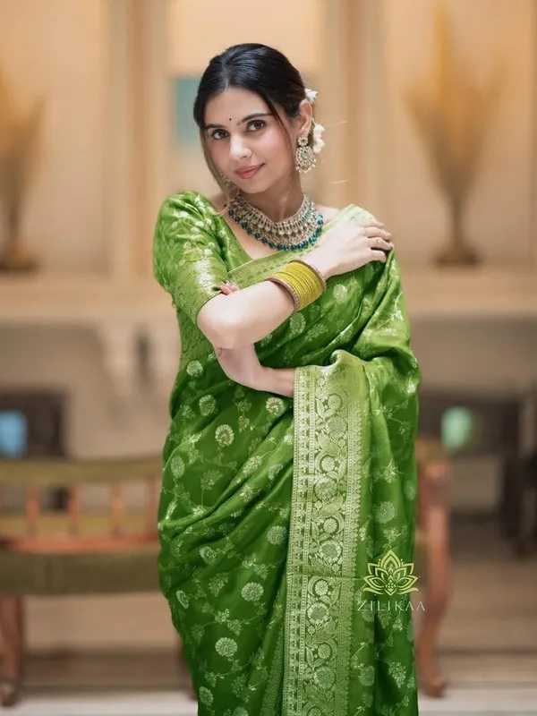 Mehendi_Green_Banarasi_Saree_New_Collection_with_Heavy_Brocade_Blouse_|_Trending_Pattu_Party_Wear_Sadi_|_Zari_Woven_Wedding_Sari_|_Stylish_Soft_Lichi_Silk_Saree_with_Rich_Pallu