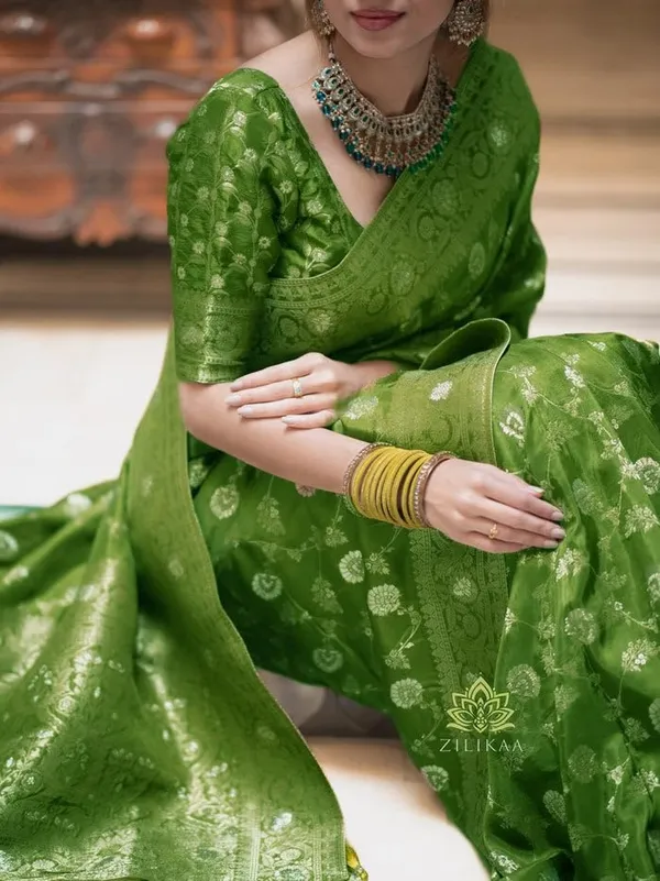 Mehendi_Green_Banarasi_Saree_New_Collection_with_Heavy_Brocade_Blouse_|_Trending_Pattu_Party_Wear_Sadi_|_Zari_Woven_Wedding_Sari_|_Stylish_Soft_Lichi_Silk_Saree_with_Rich_Pallu